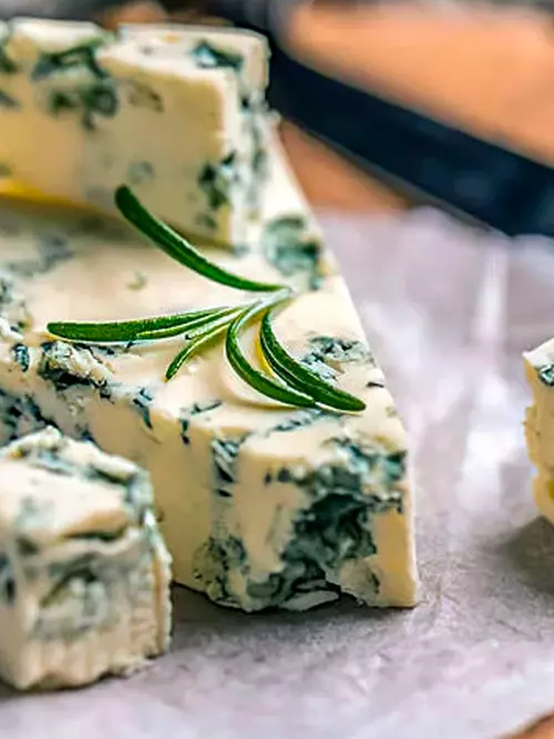 Сыр Mont Blu с голубой благородной плесенью, 50%, круг ~2,5кг